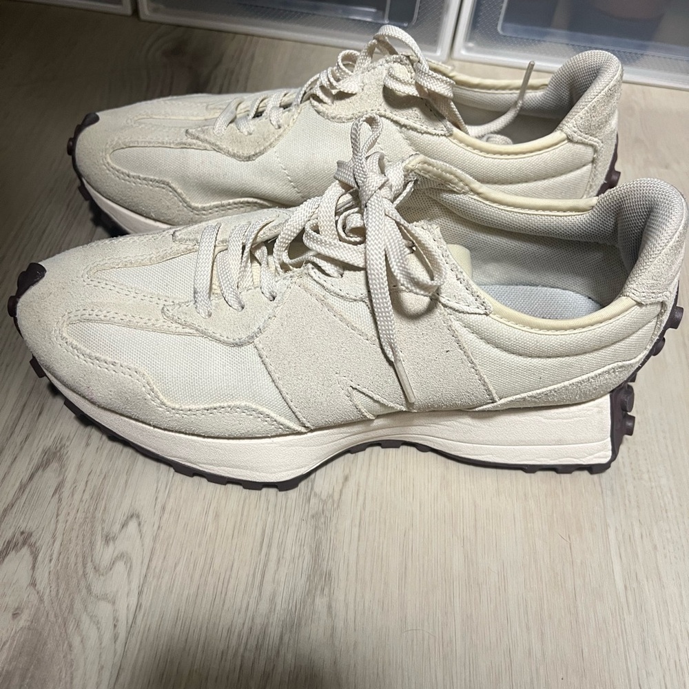 New Balance cream 327